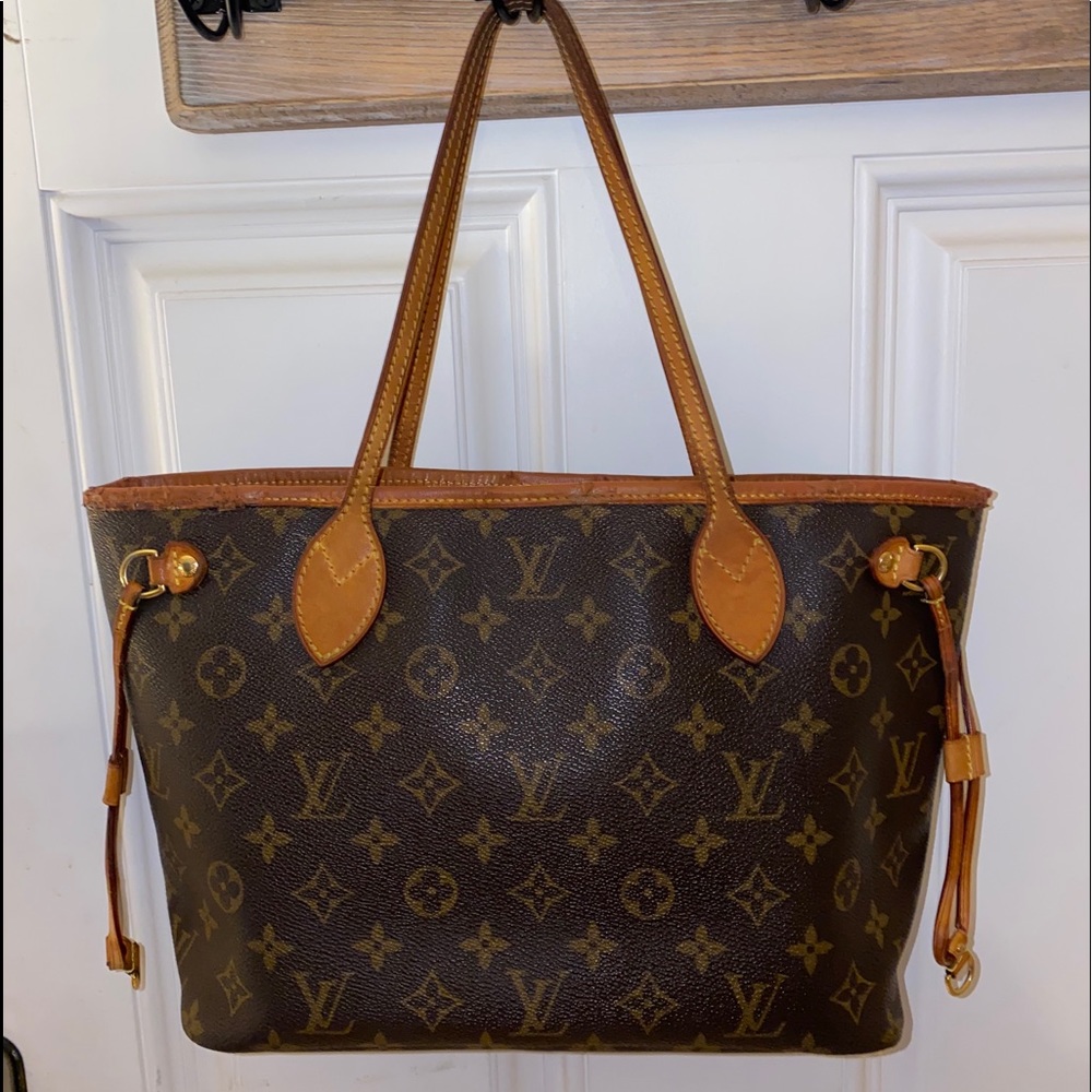 ❌Sold❌Authentic Louis Vuitton Neverfull